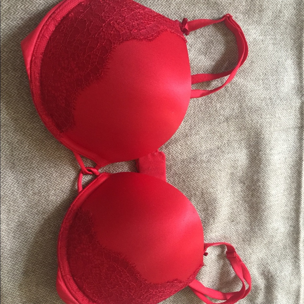 Victoria's Secret bombshell plunge bra